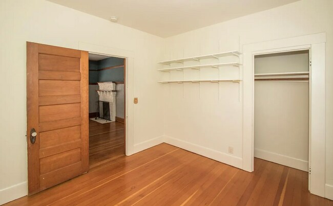 Foto del edificio - 3 Bed, 1 Bath Home by Downtown!