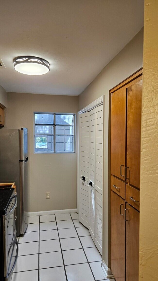 Foto del edificio - 1998 Nicklaus Dr