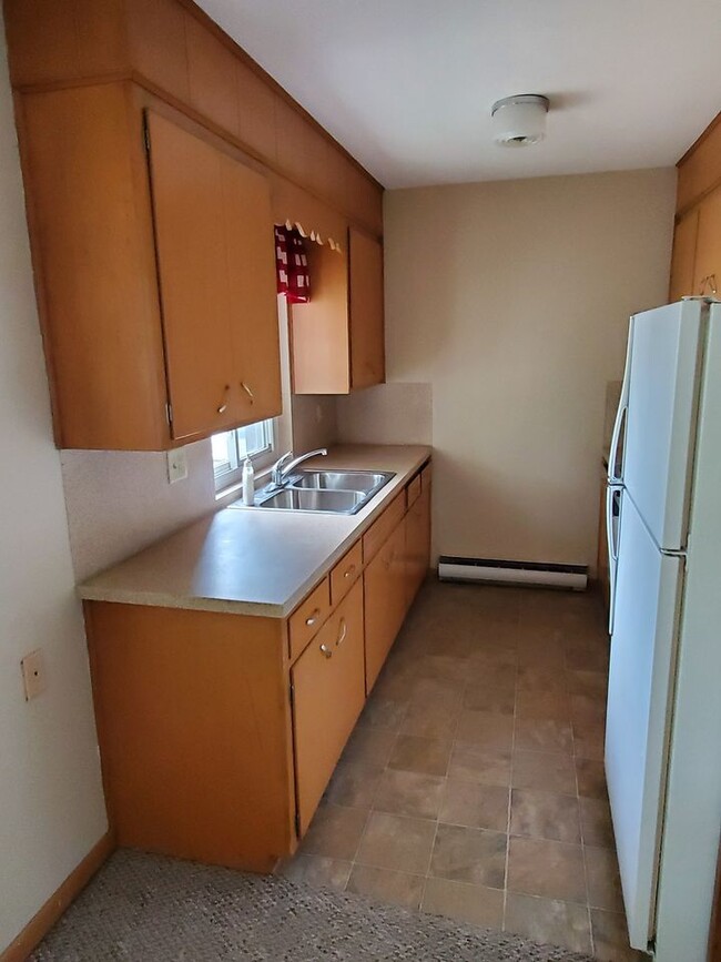 Kitchen - 201 Logan St