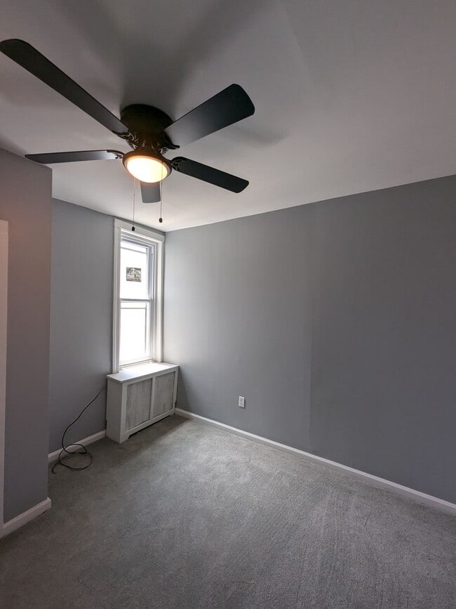 Building Photo - Updated Home - Grays Ferry