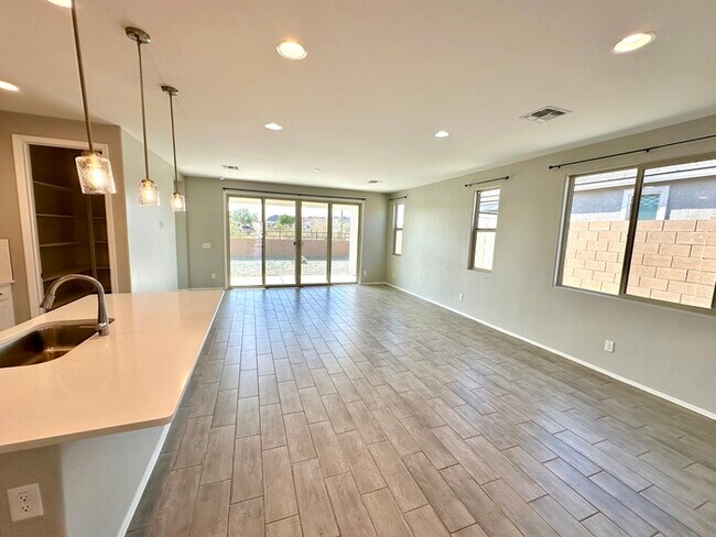 Foto del edificio - Fantastic 4BR/3BA Richmond American Larimar in Entrada Del Oro! Features white shaker cabinets, q...