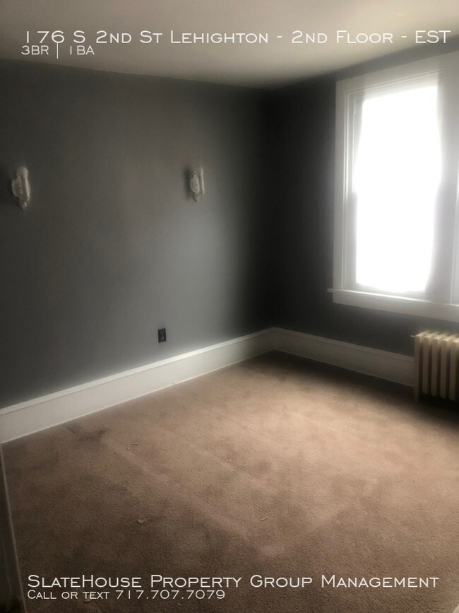 Building Photo - Large Three Bedroom/One Bath