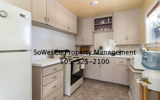 Building Photo - Charming Two Bedroom Home in Aztec with La...