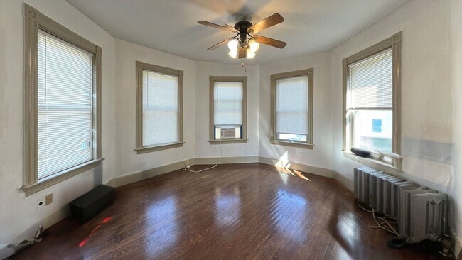 Foto del edificio - 14 Tappan Ave