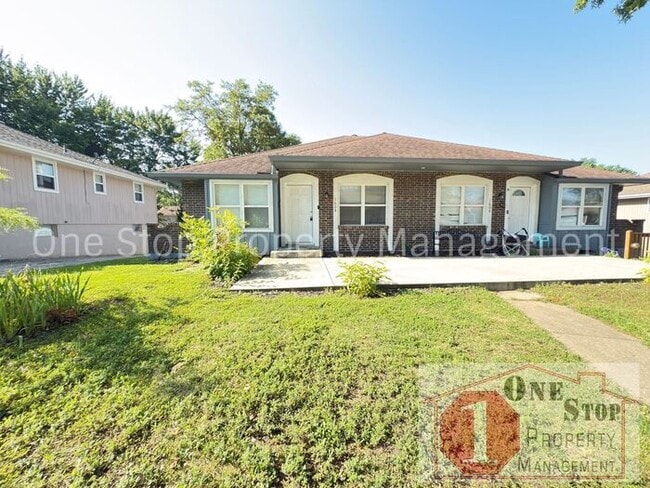 Building Photo - 2 Bedroom and 2 Bathroom duplex in Blue Sp...