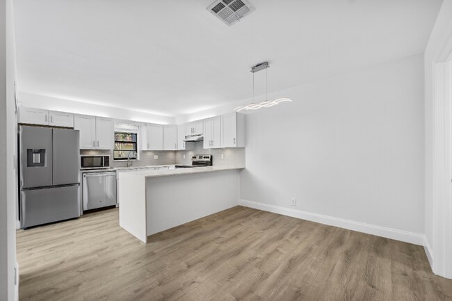 Foto del edificio - 2695 Albatross Rd N