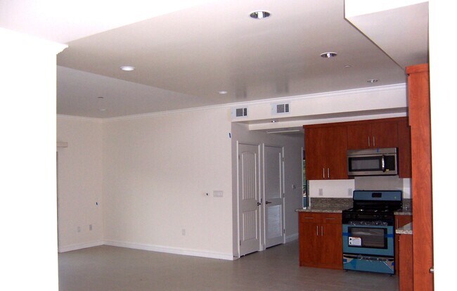 Foto del edificio - 7355 Balboa Blvd