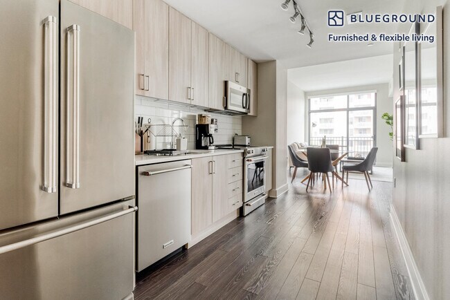 Foto del edificio - 4901 Montgomery Ln