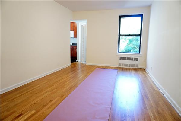 Primary Photo - 210 E 76th St