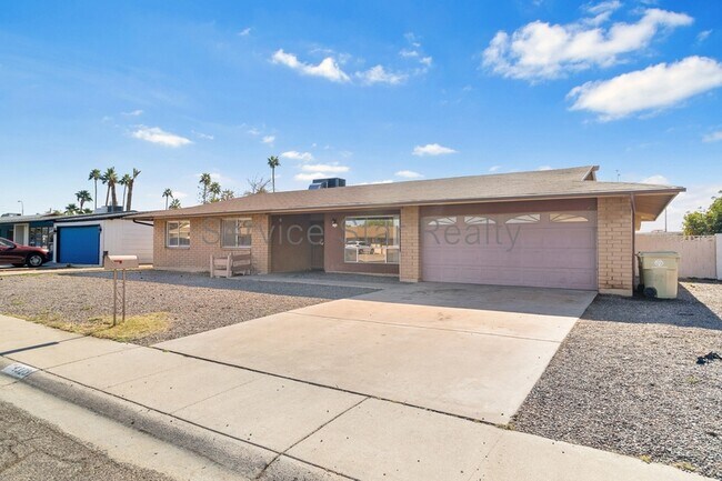 Foto del edificio - 4323 W Royal Palm Rd