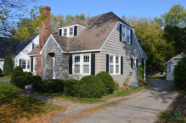 Building Photo - 3 Dion St