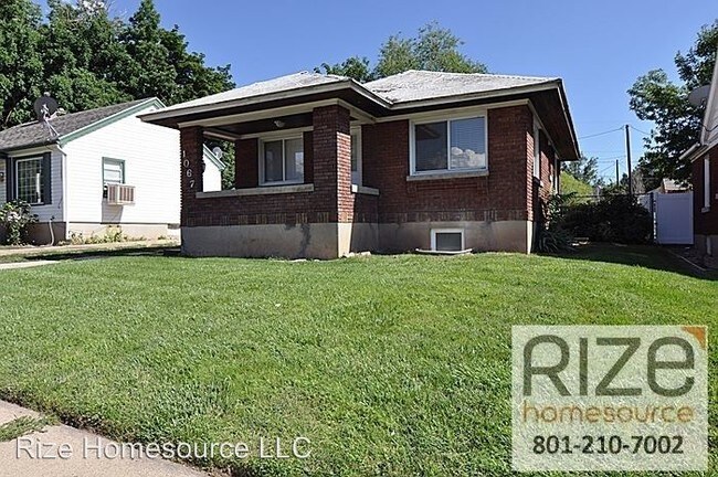 Building Photo - 1067 Doxey St
