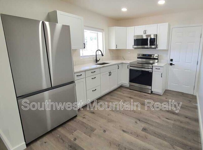 Building Photo - 7404 N 62nd Ave