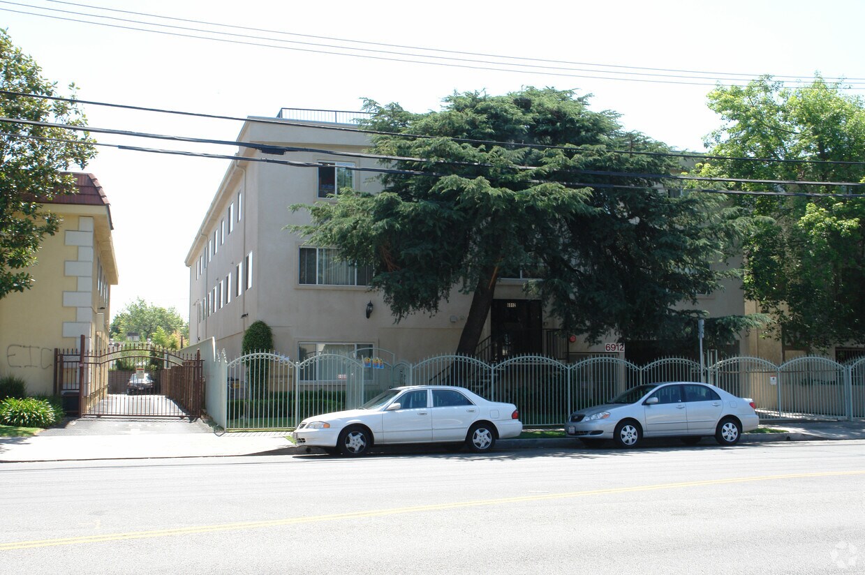 Primary Photo - 6912 Coldwater Canyon Ave