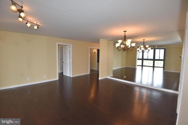 Building Photo - 8370 Greensboro Dr