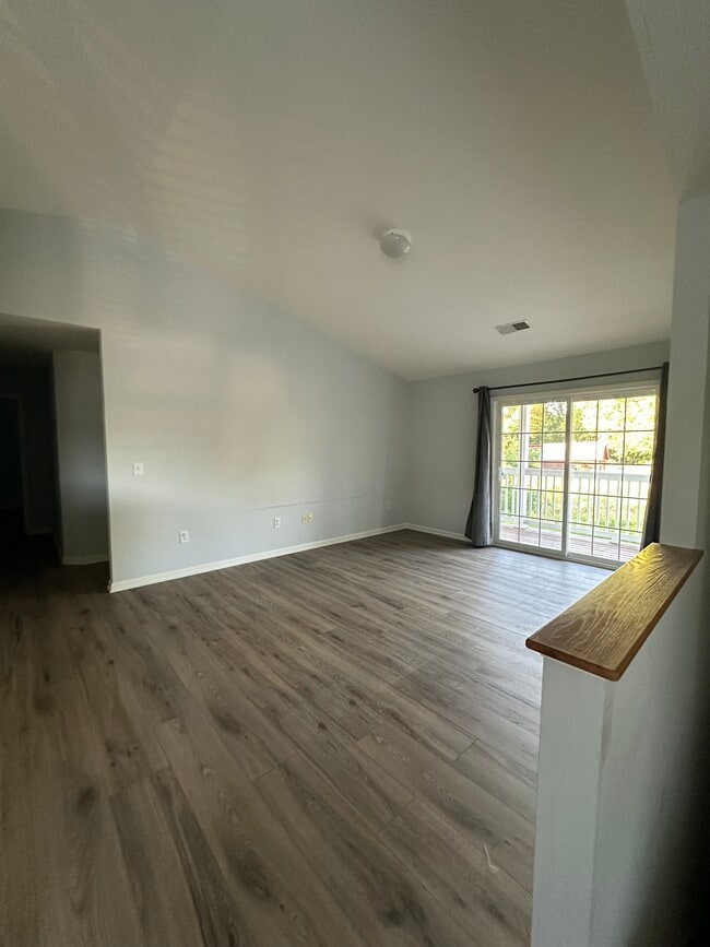Building Photo - 107 Evergreen Pl