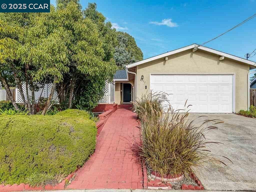 Foto principal - 2111 Shasta Dr