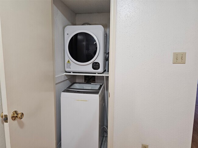 Foto del edificio - 2750 Holly Hall St