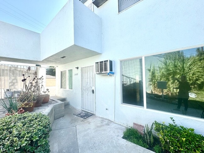 Building Photo - 2589 Hayes Dr