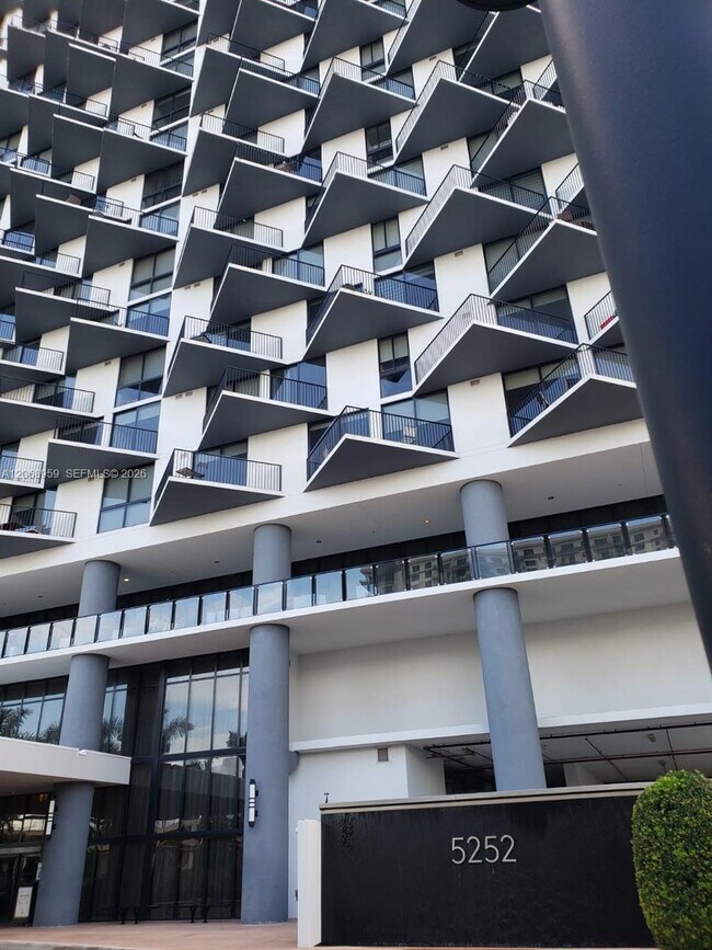 Foto del edificio - 5252 NW 85th Ave