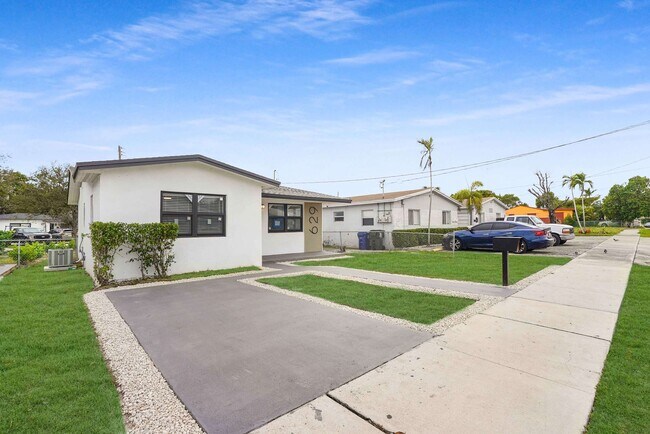 Foto del edificio - 629 NW 6th Ct