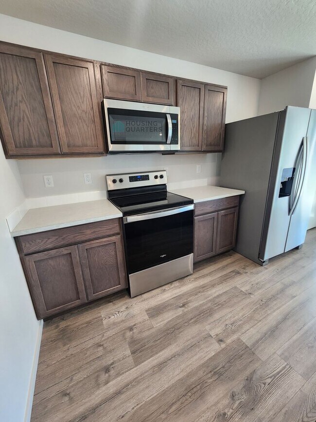 Building Photo - Beautiful, modern, 3 bedroom home!	Newly built, Single-level living in Deer Park!