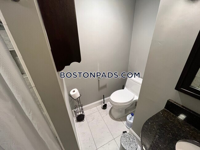 Building Photo - 105 Essex St
