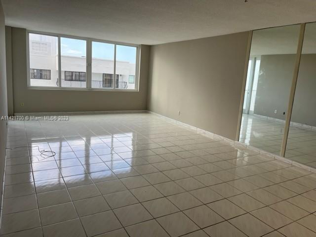 Foto del edificio - 5401 Collins Ave