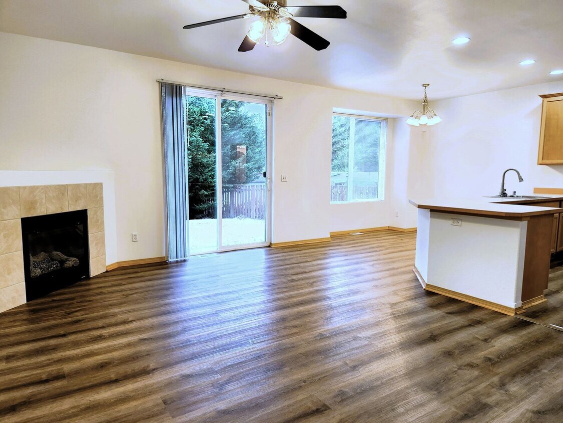 Primary Photo - Comfort Meets Convenience in This South Hi...