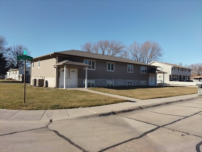 Building Photo - 605 Thomas Dr