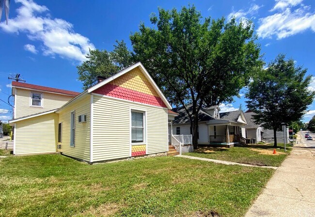 Building Photo - *AVAILABLE AUGUST 2027* - Fits 5 People! 4...