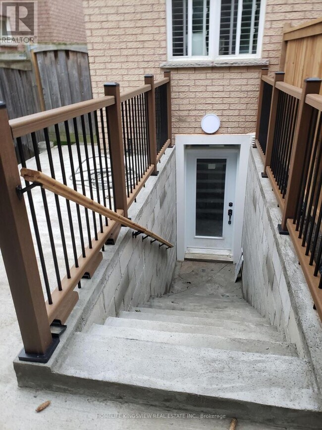 Building Photo - 24 Weston Crescent