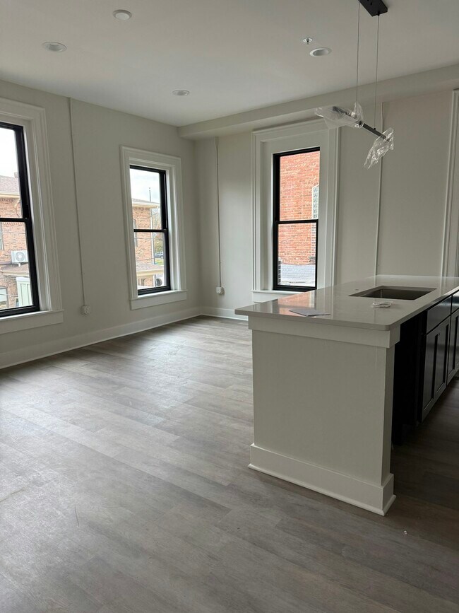 Foto del edificio - 106 E Erie St