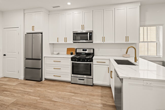 Foto del edificio - 211 Ferry Blvd