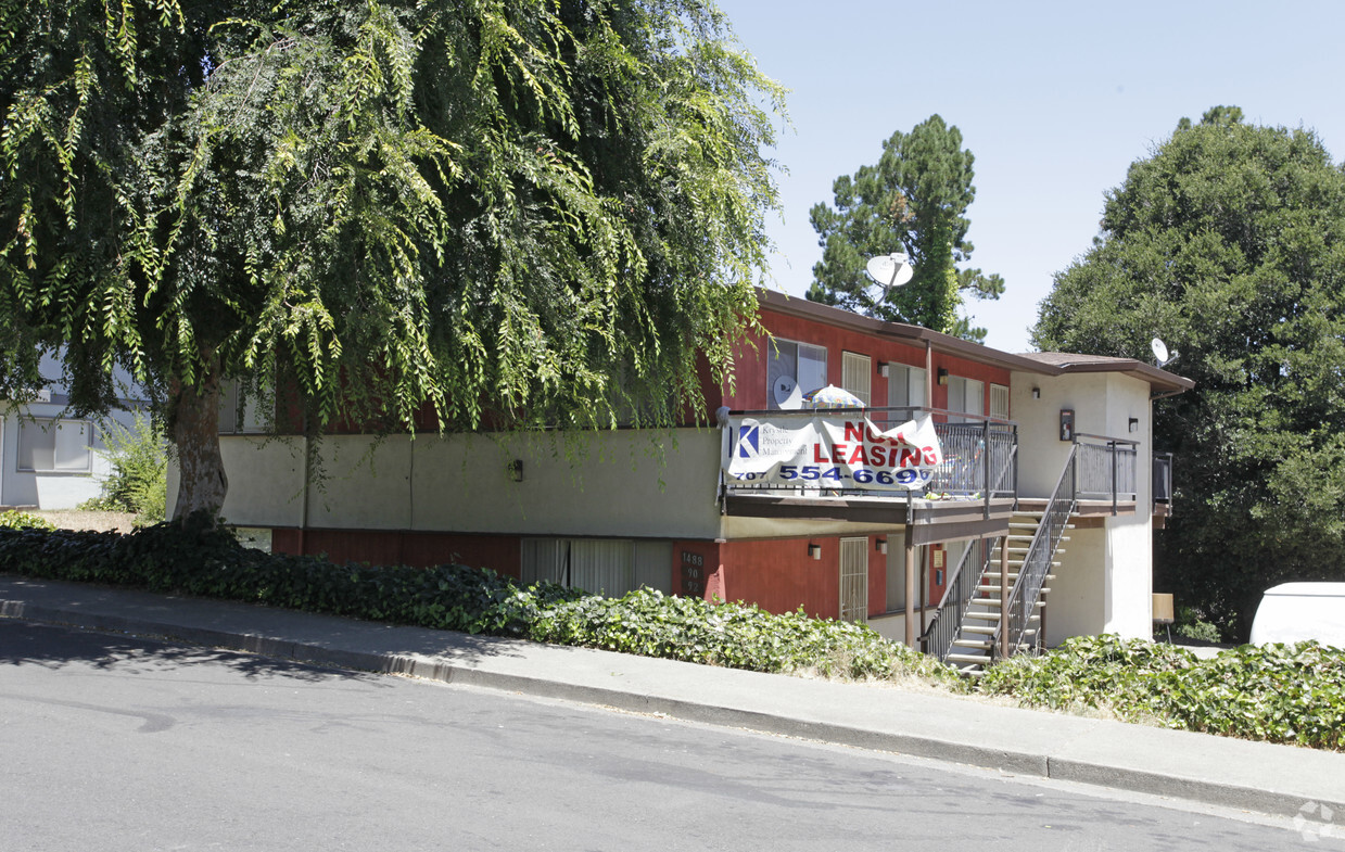 Building Photo - 1482-1502 Valle Vista Ave