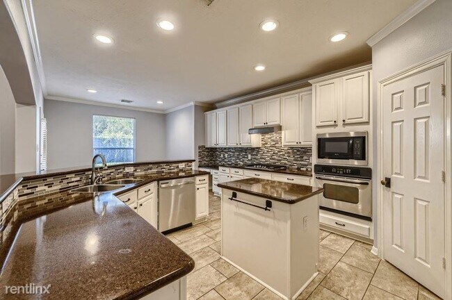 Foto del edificio - 4 br, 3.5 bath House - 25218 Amberson Circ...