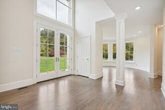 Building Photo - 10747 Riverscape Run