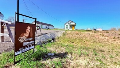 Building Photo - 7014-5914 02