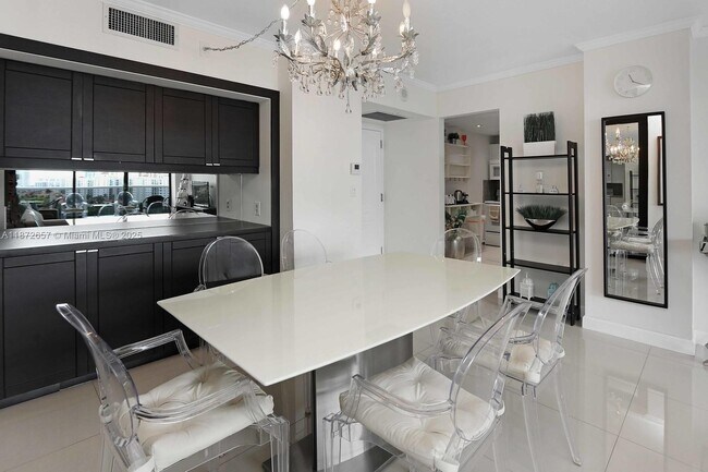 Foto del edificio - 3675 N Country Club Dr