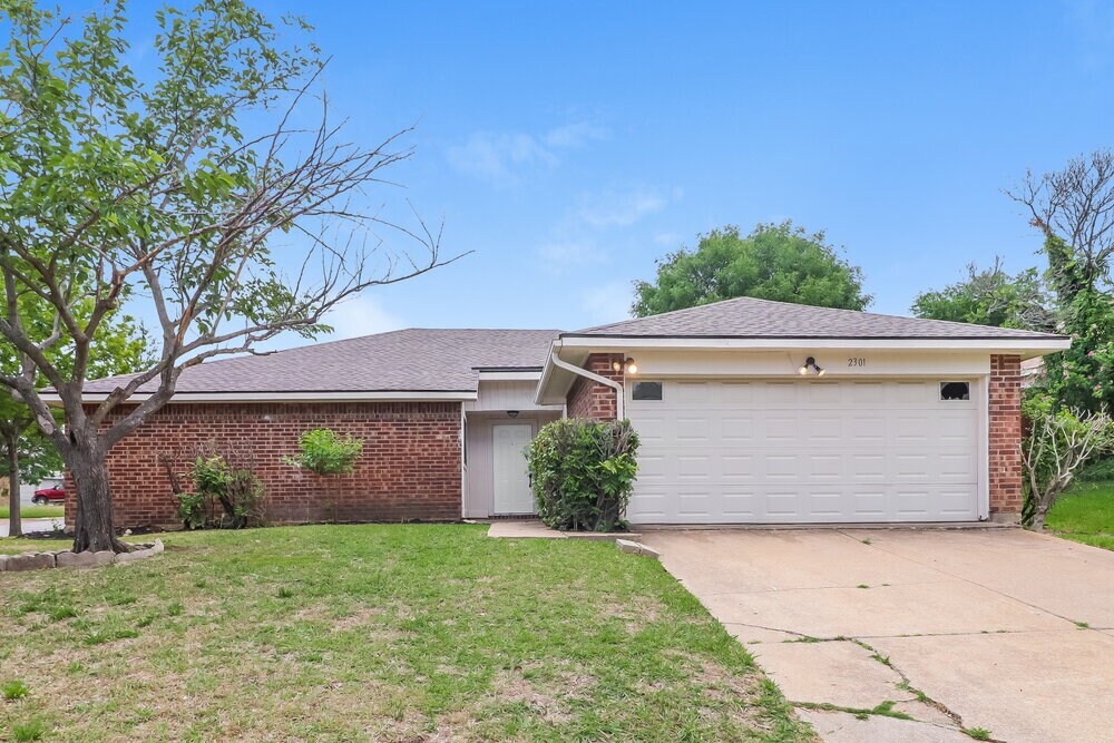 Foto principal - 2301 Fall Ct