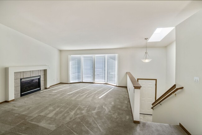 Building Photo - 4BR Split Level