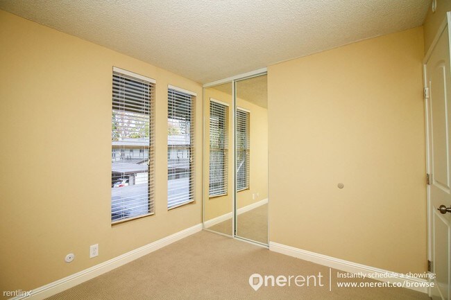 Building Photo - 3934 Mulberry Dr
