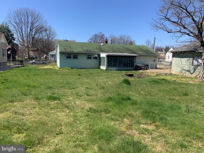 Building Photo - 61 Yale Ave