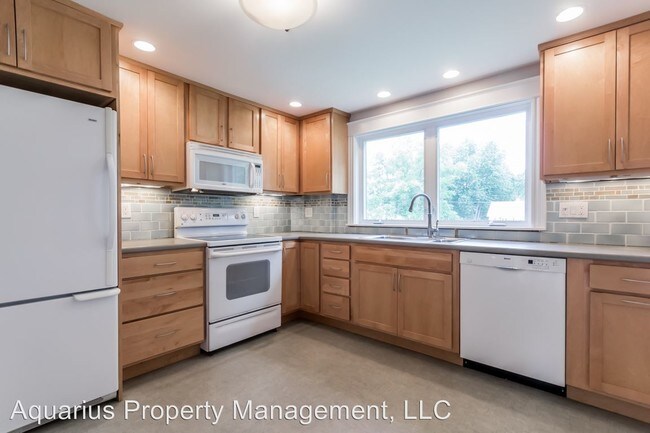 Building Photo - 4 br, 1.5 bath House - 196 Maine Ave