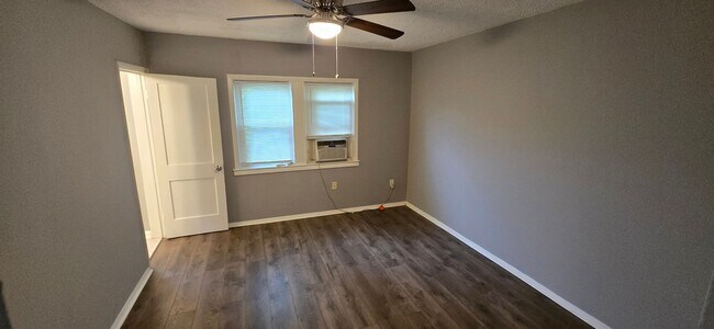 Foto del edificio - 2802 Clearview Ave