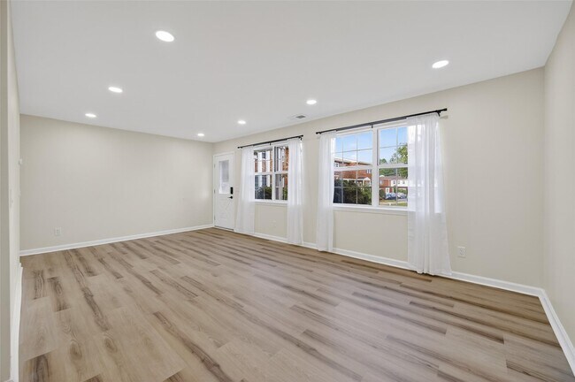 Foto del edificio - 276 Temple Hill Rd