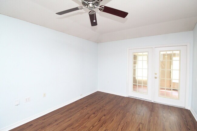 Foto del edificio - Charming 2BD/2BA Cottage in the Cottages a...
