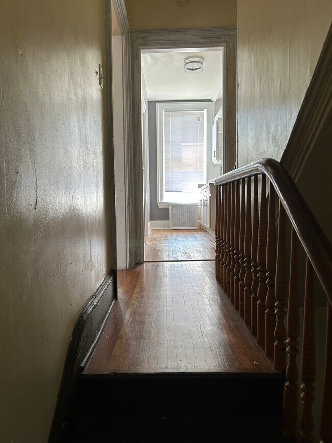 Building Photo - 475 W Market St