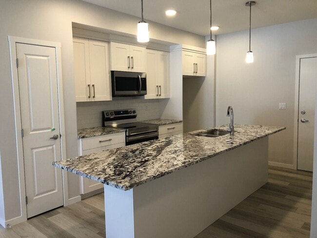 Building Photo - Convenient 1 Bd/1 Bth, Main Floor Unit in ...