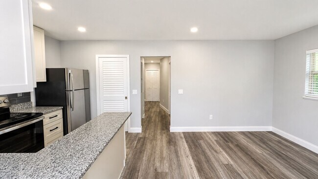 Foto del edificio - 2728 Goodrich Ave